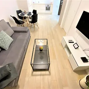  Apartment Exclusive 2br! In Center +netflix +gym